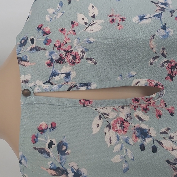 Rewind Floral top blouse women's size Xl - Picture 3 of 9